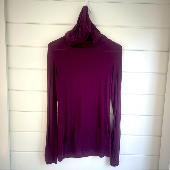 Lululemon maroon lightweight hooded pullover - Picture 3 of 4